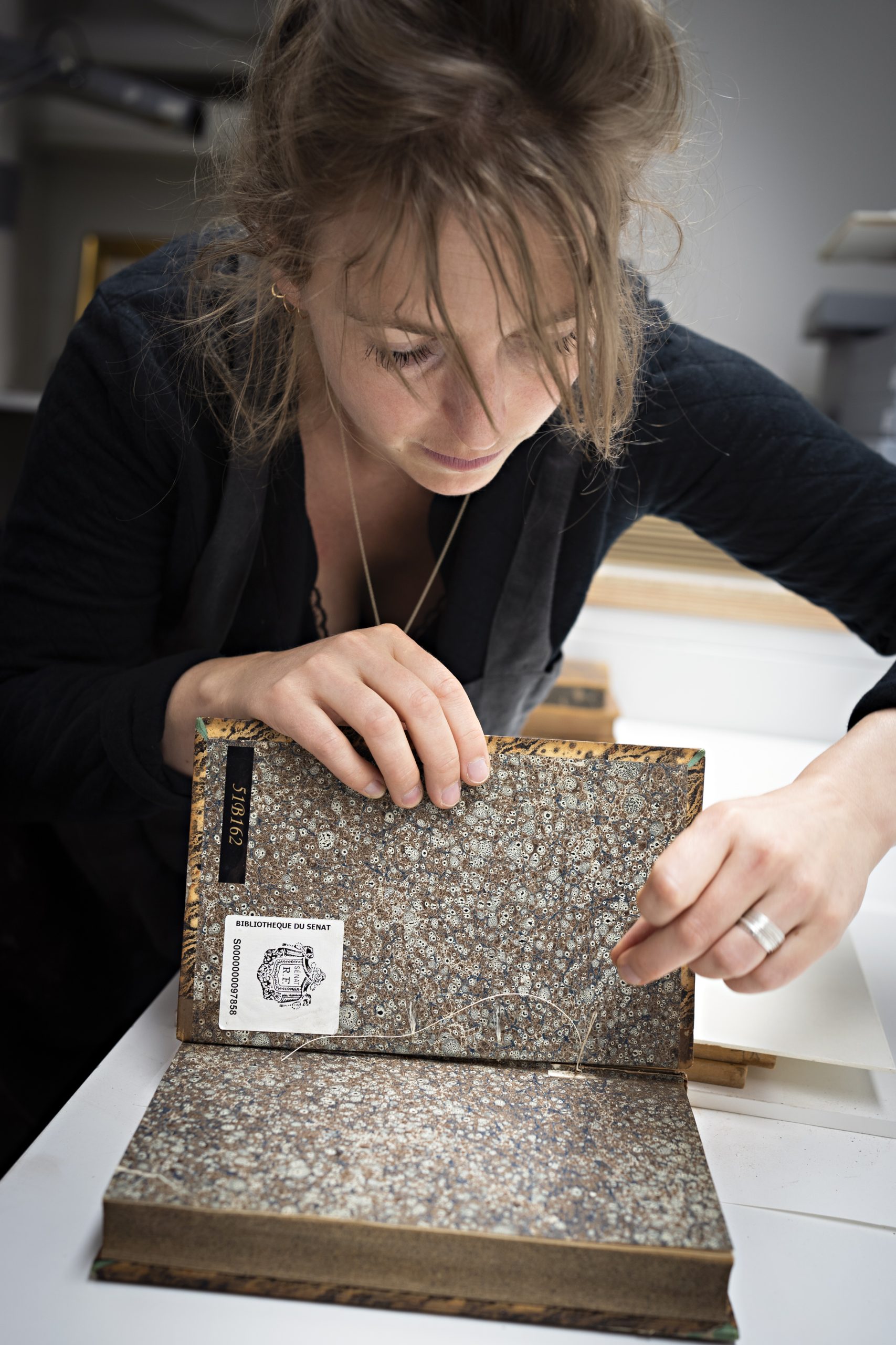 Ce mois-ci, d&eacute;couvrez&hellip; La conservation-restauration des livres